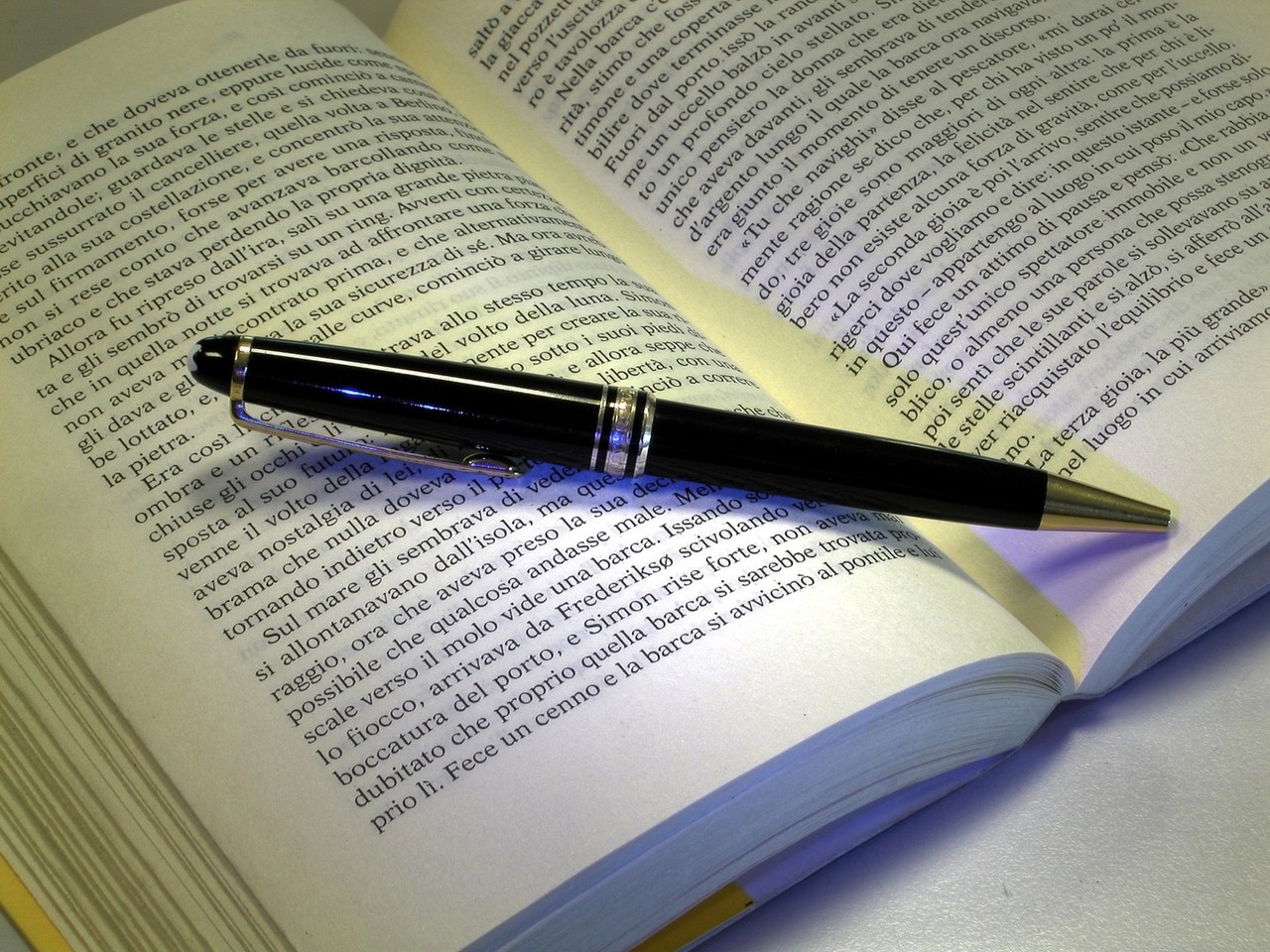 Picture of a pen on a book